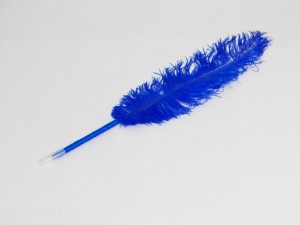 Struisvogelbalpennen met blauwe struisvogelveer