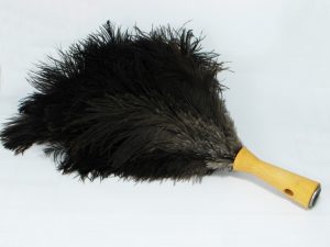 Struisvogel Plumeau met korte houten steel 35 cm