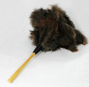 Struisvogel Plumeau met middellange houten steel